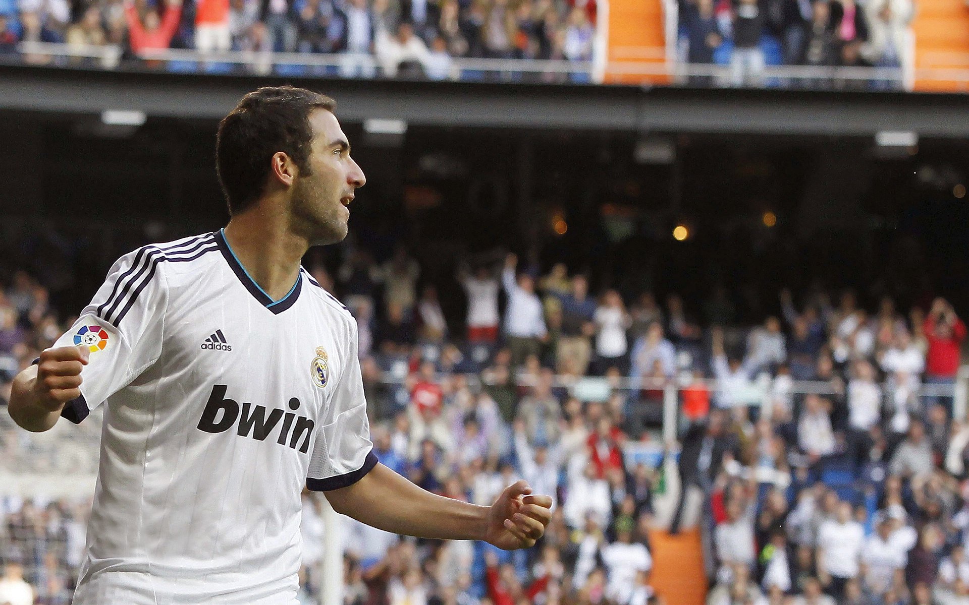 英超冠军悬念不断:精彩激烈的拼抢!,英超争冠